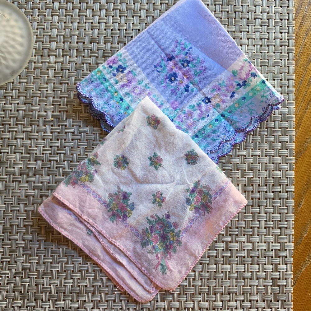 Vintage Floral Handkerchief Lot – Assorted Ladies Hankies – Cottagecore Linens - Picture 4 of 4